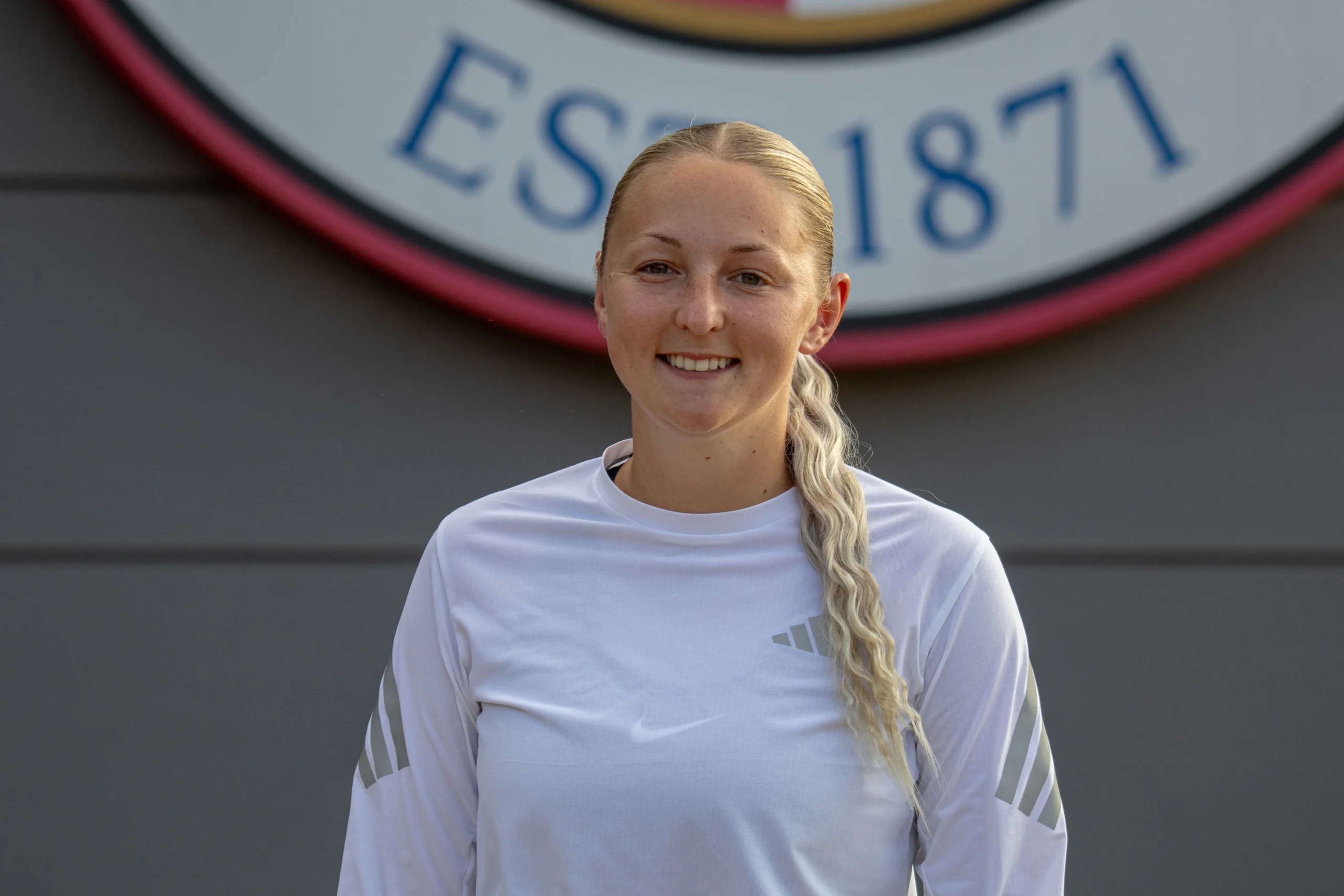 Alice Curr signs for Reading FC Women for the 2026/27 season!